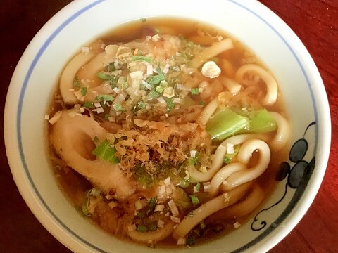 竹輪とキャベツとフリーズドライネギのたぬきうどん。